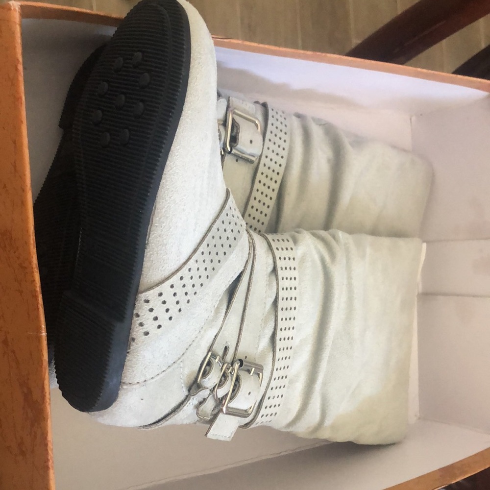 NWT Girl’s Light Grey Boots - Picture 3 of 3